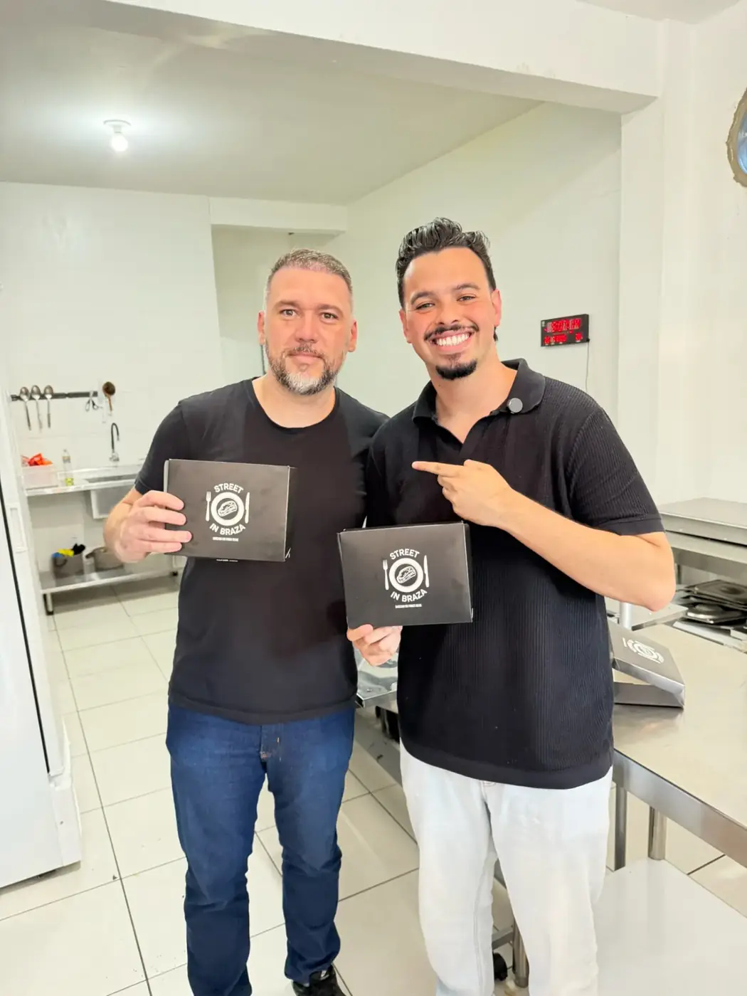 Parceiro licenciado da Street In Braza na cozinha do restaurante